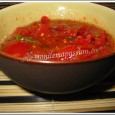 Rougail tomates cerises A la Réunion, on a la plus petite des variétés de tomates cerises.
En langage courant, on les appelle "tomates poc-poc", c'est le bruit qu'elles font quand elles éclatent sous la dent...