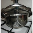 Cocotte minute La cocotte minute est très utilisée à la Réunion, elle nous sert à cuire les légumineuses, qu'ils soient frais ou secs, tels que haricots coco roses ou blancs, les lentilles, les pois du cap, en somme toutes les variétés qui poussent sur l'île ou même importées.