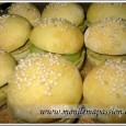 Buns à la mousse de thon et concombre Dans la même série que ceux au poulet, voici une petite impro, je pense en refaire pour les chaudes journées d'été, le concombre est vraiment rafraîchissant.