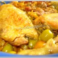 Tajine de poulet aux olives et kumquats Je me pose, à peine, aujourd'hui, après 3 jours de cuisine intensive, de ballades, ... ça va me faire bizarre de me retrouver en tête à tête avec ma fille ce soir, une fois tout le monde parti, mon homme travaillant jusqu'à tard.