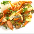 Sauté de légumes aux saucisses de poulet J'ai une petite confidence à vous faire, j'ai été contactée par Damien Duquesne un des 2 chefs cuisinier du site internet 750g