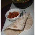 Chapatis es soucis d'informatique m'ont éloigné de vous, j'espère qu'ils se résoudront vite. Je vous reviens avec une recette de chapatis qui peuvent se déguster à toute heure, avec un dhal ou un curry. Très simple à réaliser et surtout très rapide.