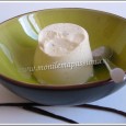 Je vous avais annoncé lors de mon premier essai industriel de Panna Cotta à la fève Tonka, que je tenterais bien l'aventure avec de l'agar-agar et bien c'est chose faite! J'ai utilisé de la vanille de l'Île Maurice que j'ai ramené en 2006 de mon séjour là-bas.

EDIT: Alors j'ai utilisé de l'agar-agar biologique, c'est celui qui fonctionne le mieux, celui que j'ai acheté chez Migros en Suisse, il faut augmenter les proportions d'au moins une cuillère à café.