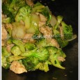 Sauté de dinde au brocoli Une envie de brocoli, je n'en ai pas eu dans mon panier de légumes bio cette année, du coup, un petit tour au supermarché du coin et me voilà avec mon bouquet de brocoli, lol!