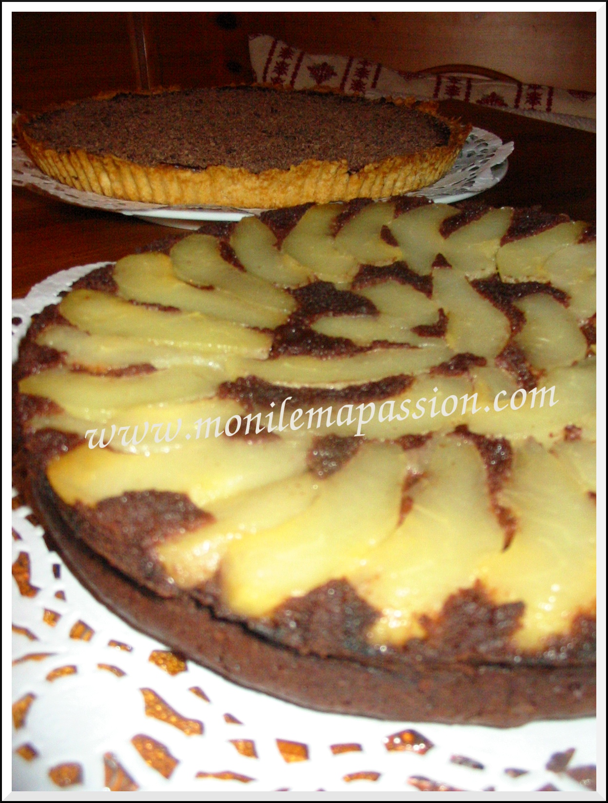 Fondant chocolat poires A l’occasion de l’anniversaire de mon mari, je lui ai préparé ce gâteau ainsi qu’une tarte poudre d’amandes et chocolat noir. Vous l’aurez deviné, il n’aime pas le chocolat! Pour la base du fondant, je me suis référée à la...
