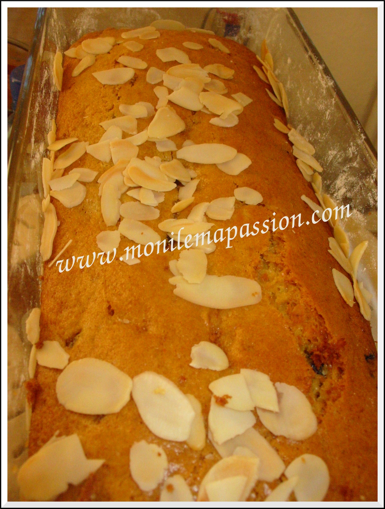 Mon mari s’étant remis à consommer des gâteaux industriels au petit déjeuner, depuis quelques temps, je me suis dit que je pouvais regarder d’un peu plus près ce qu’il consommait et lui préparer moi-même ses cakes, en réduisant la quantité...