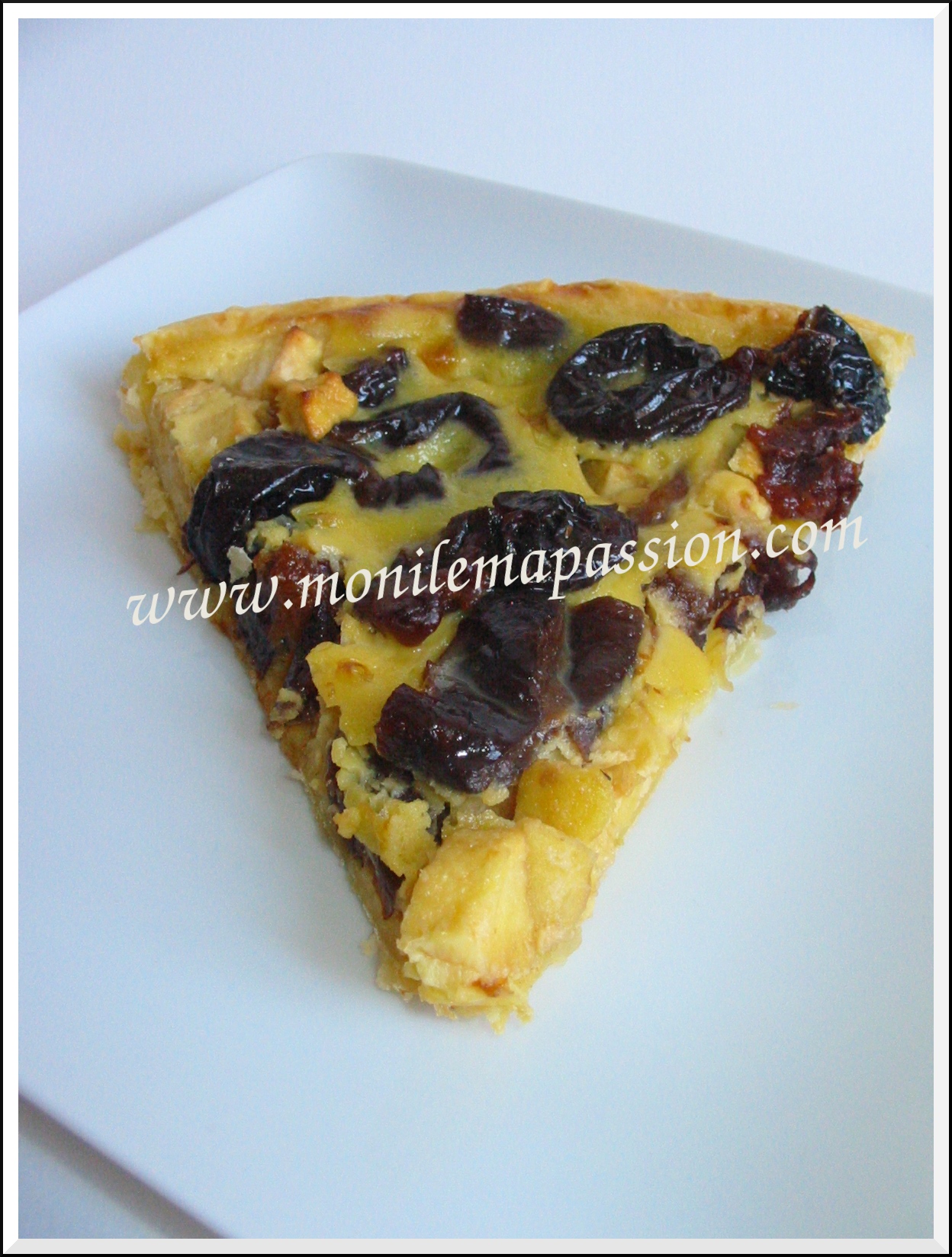 Clafoutis pommes & pruneaux Clafoutis réalisé ce week-end lors du repas dominical avec mes beaux-parents, venus d’Annecy, et un de mes frères. Je trouve toujours très facilement des idées de repas, mais quand il s’agit de dessert je vois toujours comme une montagne infranchissable....