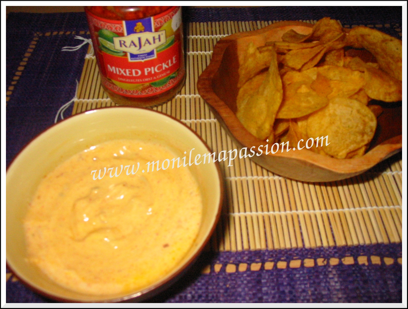 Mixed Pickles Dip Une petite sauce que m’ont fait découvrir des copines hongroises, du temps où je vivais aux Pays-Bas, c’était il y a 10 ans déjà, je ne m’en suis jamais lassée! Les ‘Mixed Pickles’ sont composés de carottes, citron, câpres, mangue...