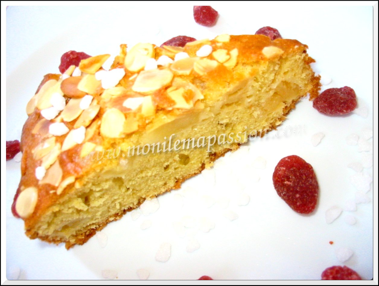 Gâteau aux pommes parfumé à l'eau de rose Un savoureux gâteau parfumé juste comme il faut, un régal, le zhom en a mangé les 3/4 pour le petit déjeuner, l’air de rien. Je lui ai demandé s’il avait senti une saveur particulière, il m’a répondu que oui, 2...