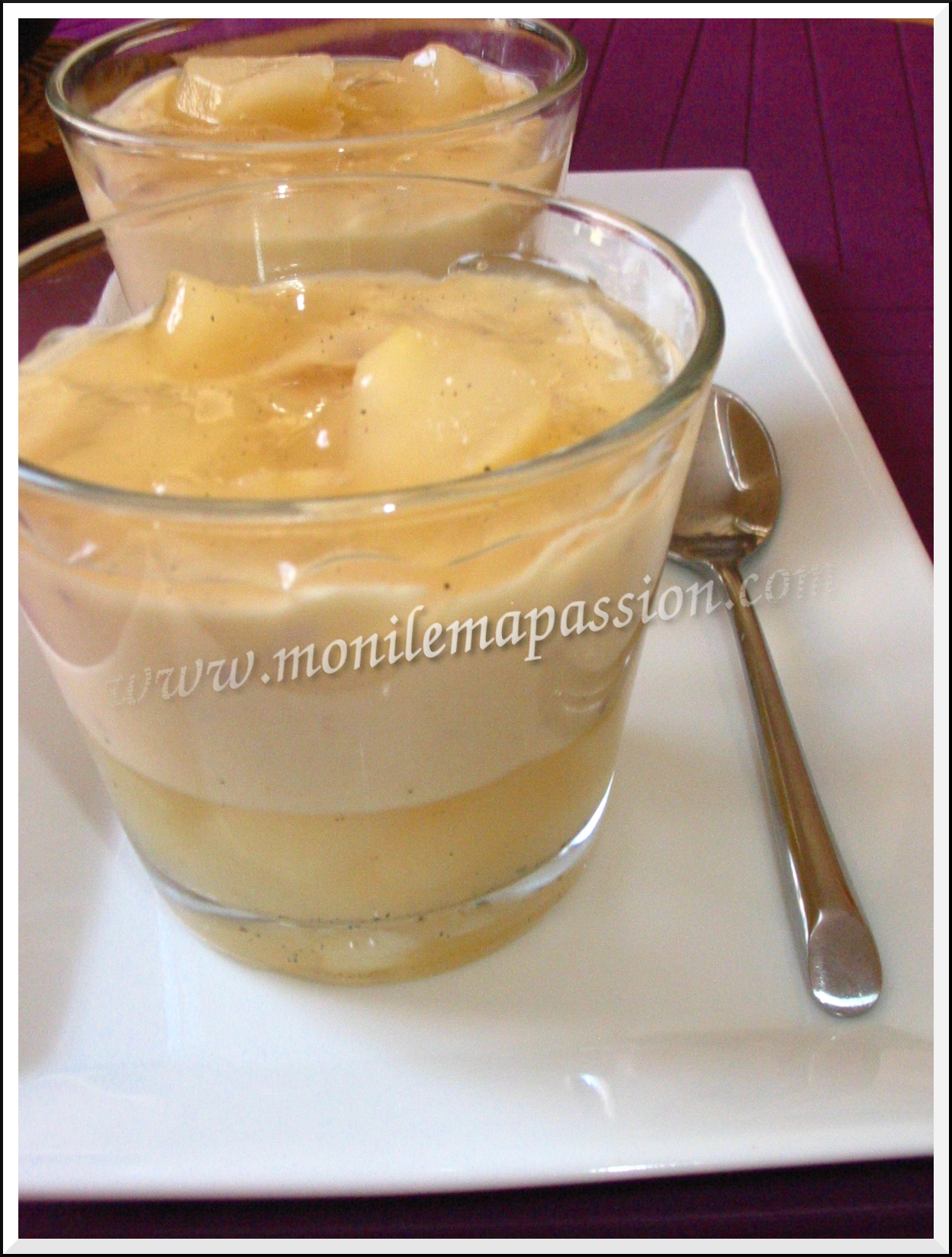 Petites verrines de circonstance! Eh oui! Le soleil est de retour!!! Chaleur caniculaire après plus d’un mois de flotte! Ça fait du bien, même si le changement est brutal! Ces verrines sont très rafraichissantes, idéales en dessert, ou comme collation...