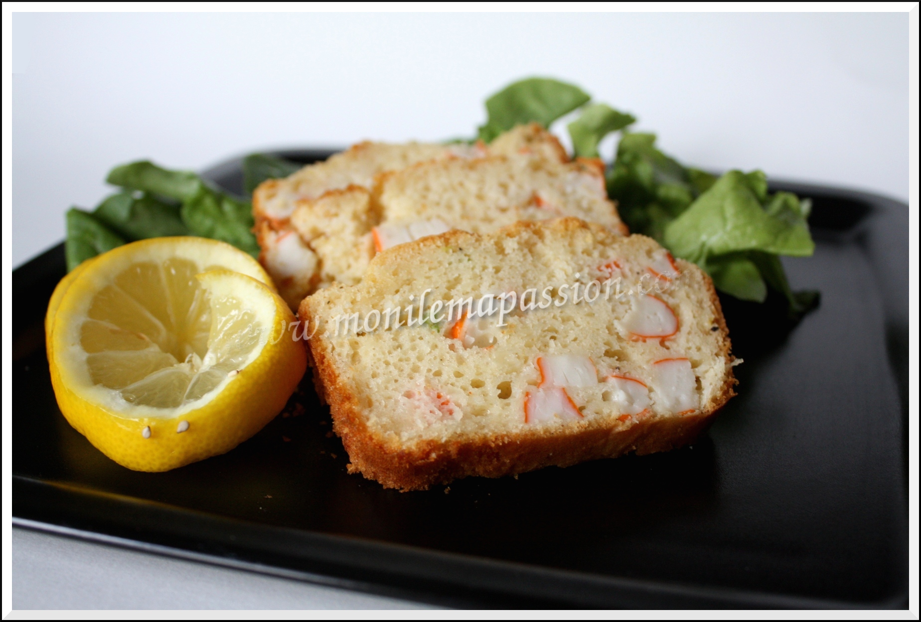 Cake au surimi Petit cake de chez Sophie Dudemaine, que j’ai un petit peu modifié. En ce moment, je n’ai pas beaucoup de temps pour moi, je suis en train de réaliser une petite robe d’été pour ma pitchoune, une première, du coup,...