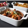Tapas de gambas au vinaigre de cacao En passant au crible mon placard à épices et condiments, je tombe sur ma petite bouteille de Vinécao (vinaigre de cacao) achetée lors d’une halte à Saint-Etienne, à la chocolaterie WEISS. Son goût est très proche de la sauce soja...