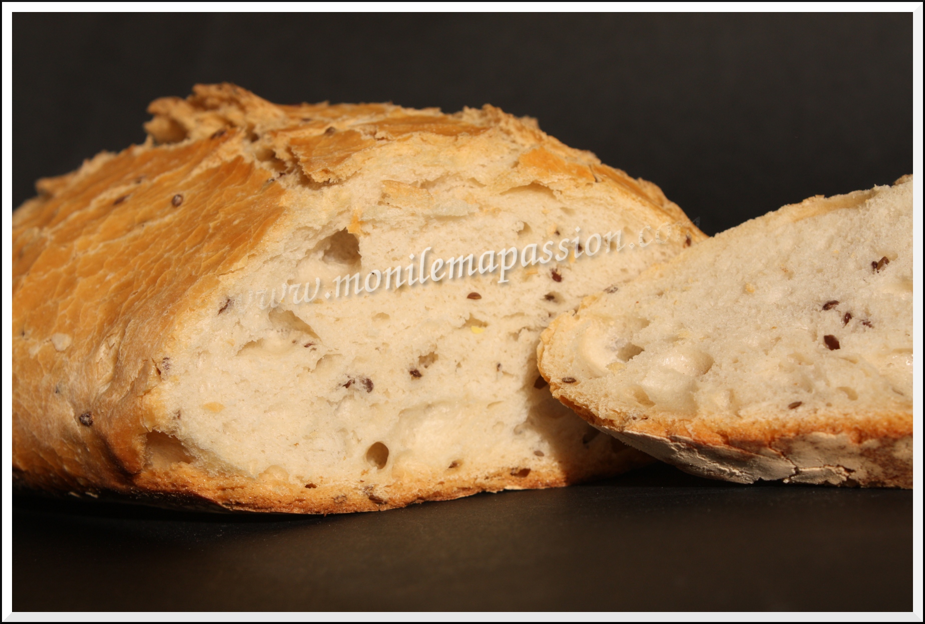 Pain aux graines de lin et farine T65 Comme promis dans la newsletter, en début de semaine, une petite recette de pain pour terminer la semaine. Texture parfaite, croûte dorée et bien craquante. Je n’ai pas fait de...