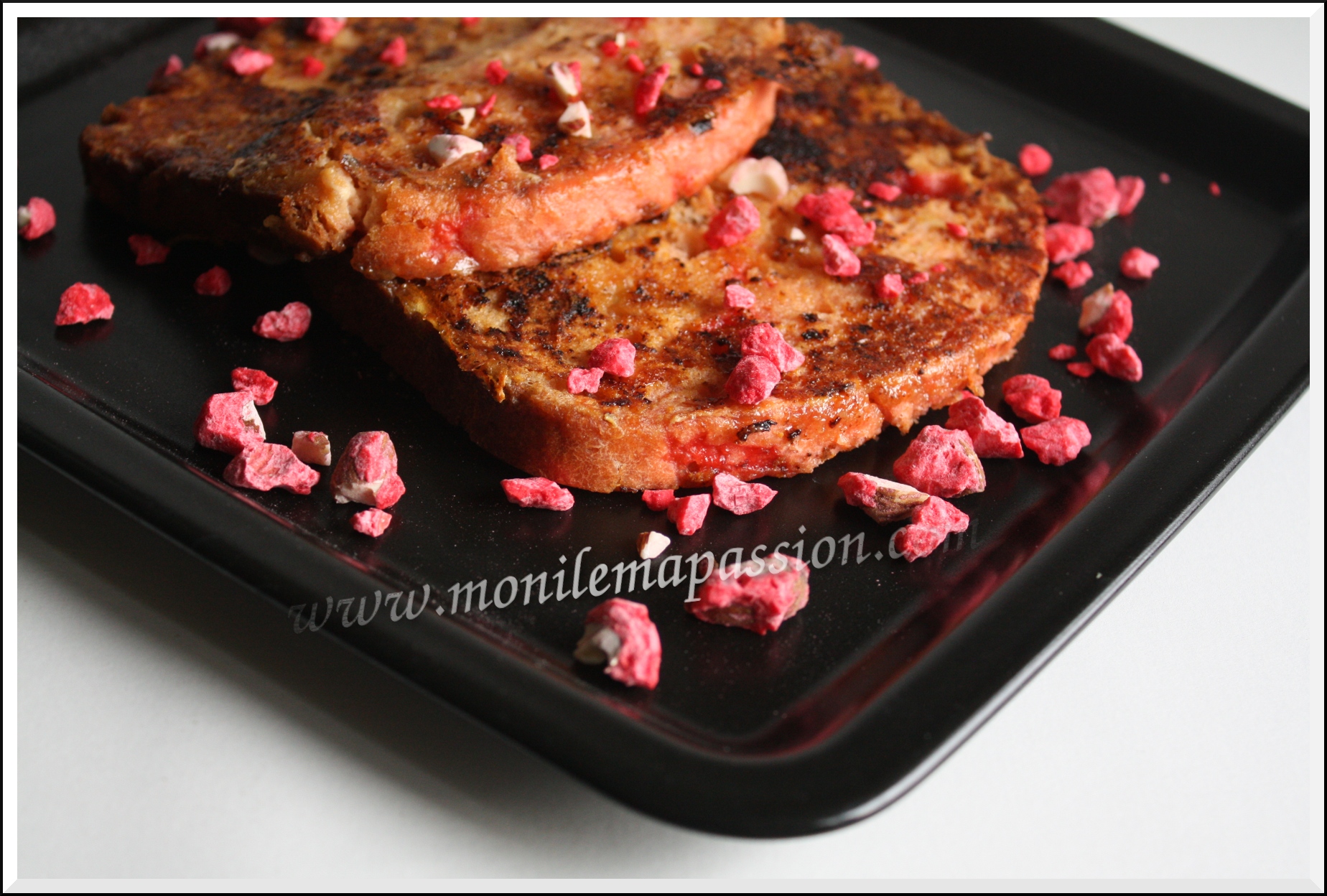 Brioche aux pralines roses « perdue » flambée au punch cerises J’avais fait, il y a quelques jours une brioche aux pralines roses pour le petit déjeuner, mais ne pouvant en manger pour cause de régime, impossible de la terminer. Elle a un peu séché, j’ai donc, eu l’idée de l’utiliser...