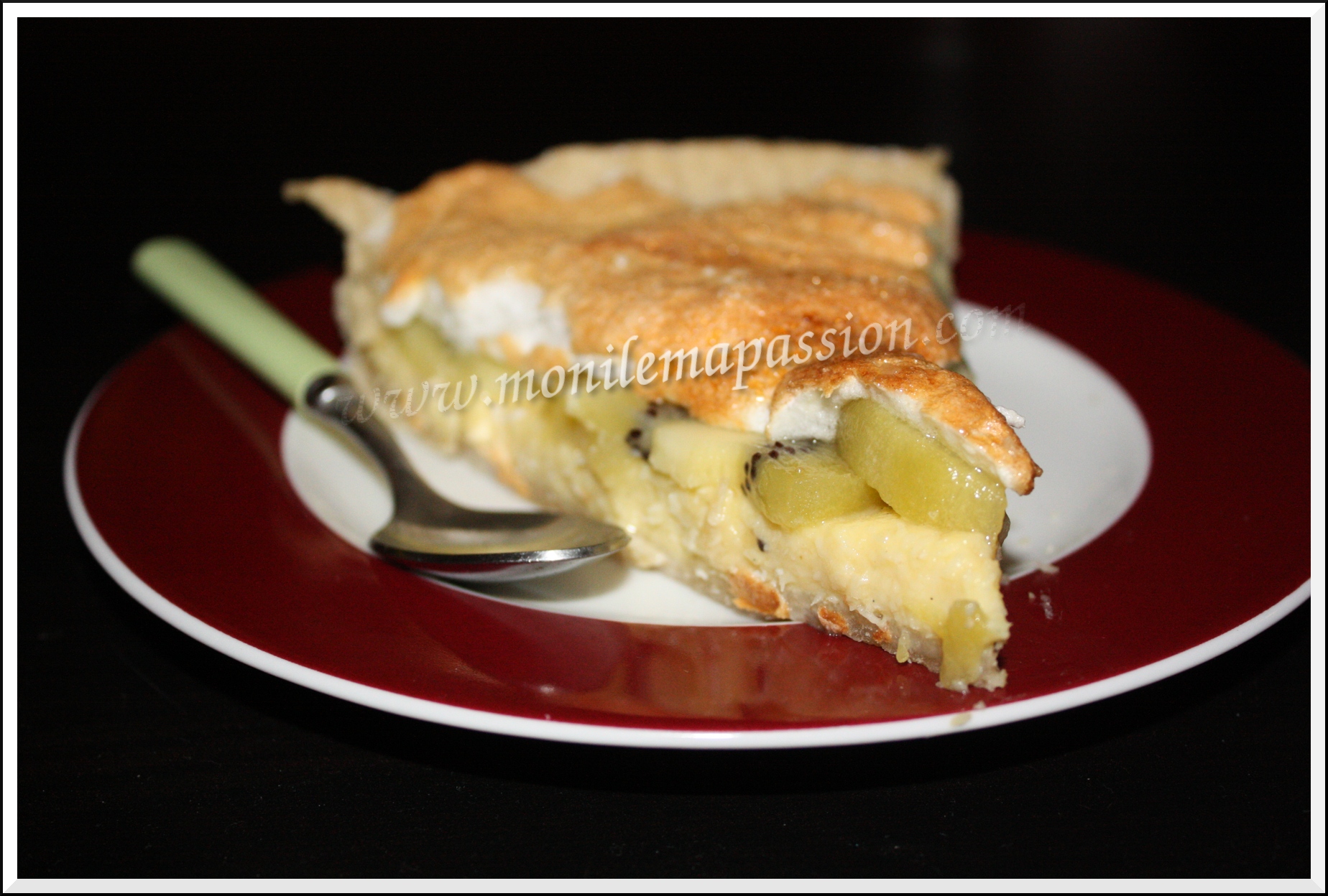 Tarte noix de coco kiwi meringuée Une envie de tester une tarte au coco meringuée que j’avais trouvé dans un livre de cuisine réunionnaise. J’y ai ajouté ma petite touche personnelle: le kiwis, ça a été le fruit de l’hiver dans mon panier bio, c’est ce...