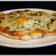 Un petit mot depuis la Haute-Savoie, où nous sommes pour quelques jours… Je vous propose encore une pizza, avec la même recette de pâte que la dernière fois pour la pizza végétarienne. Certaines personnes utilisent de la semoule de maïs,...